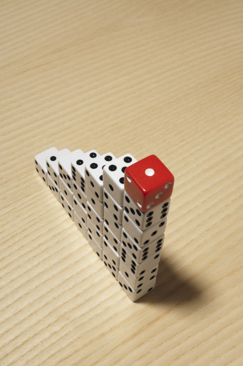 堆叠整齐的骰子