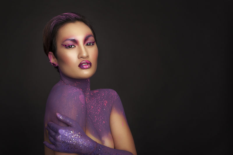 梦幻紫罗兰化妆美女