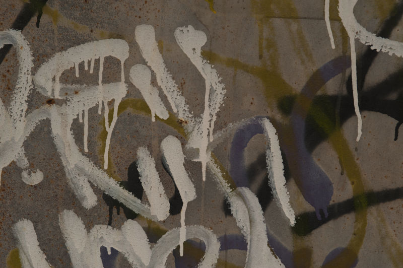 旧金属纹理背景上的涂鸦