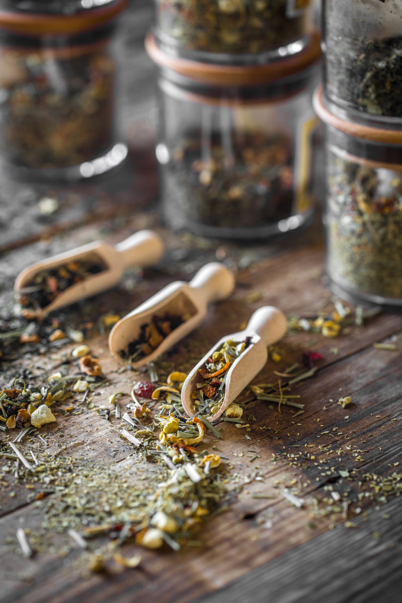 散落的茶叶
