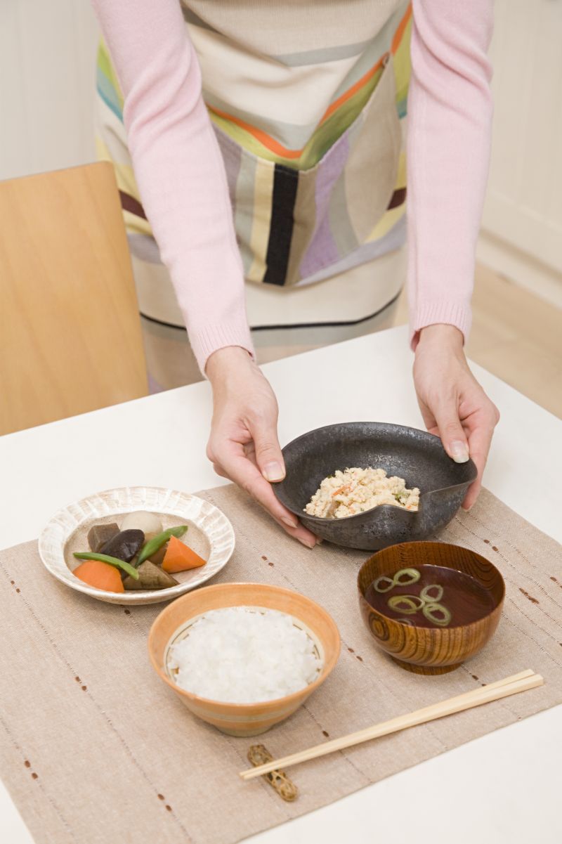 家庭主妇在准备饭菜