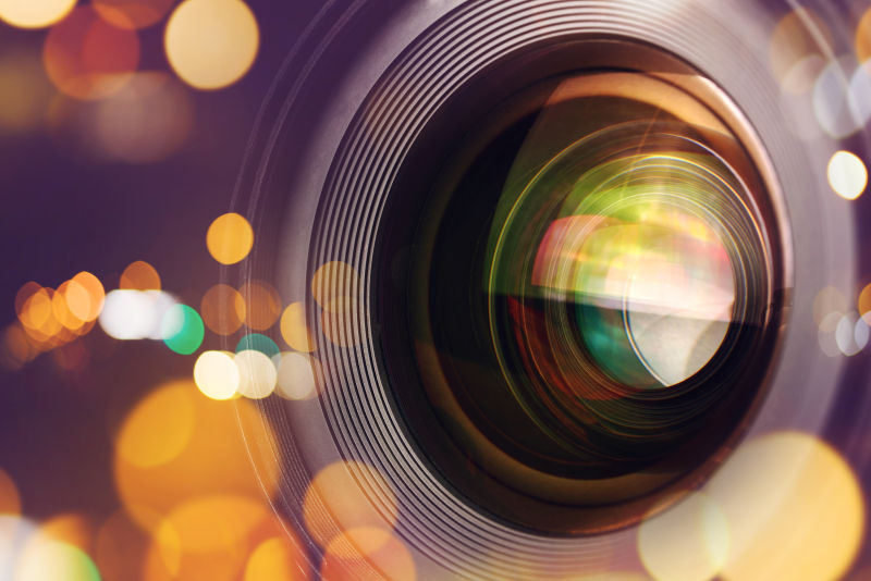 相机镜头与模糊的背景