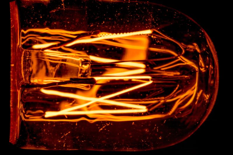 红色灯上的电灯