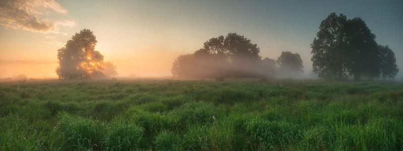 草原上的日出美景