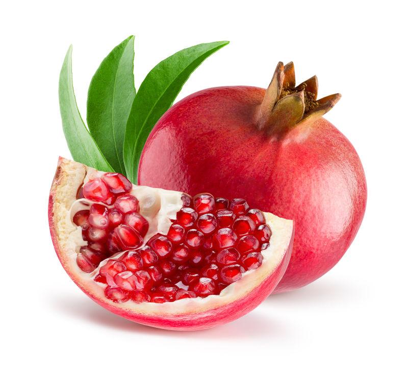 白背景上的石榴