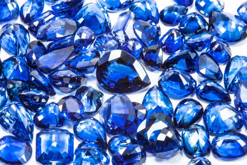 坚硬的宝石图片 白色背景下多种形状的海蓝色宝石素材 高清图片 摄影照片 寻图免费打包下载