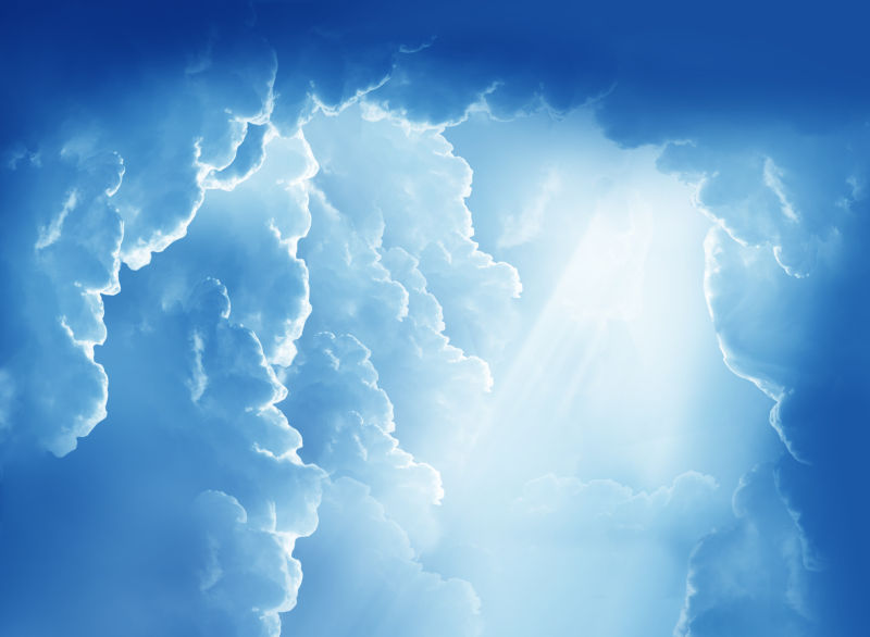 有光穿过的幻想美丽的云