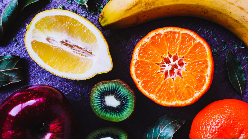 各种切开的新鲜水果