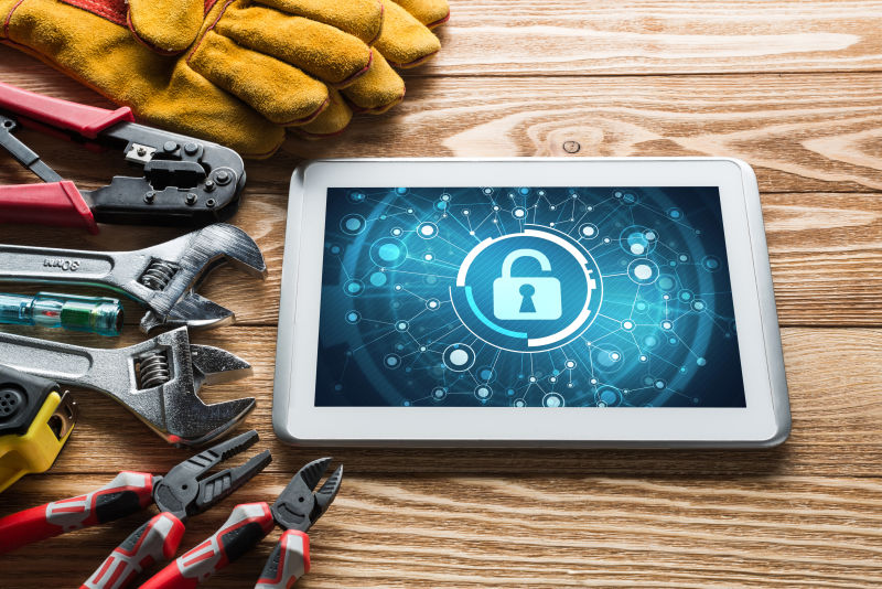 平板电脑和工具还有手套