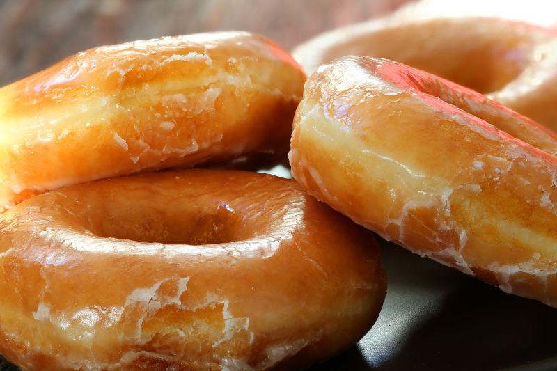 鲜釉面的甜甜圈背景