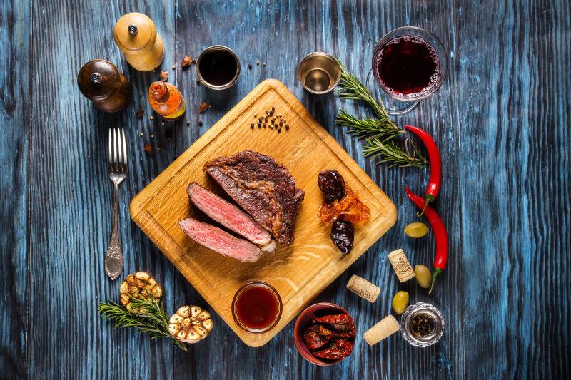 切片牛腩香料与美酒