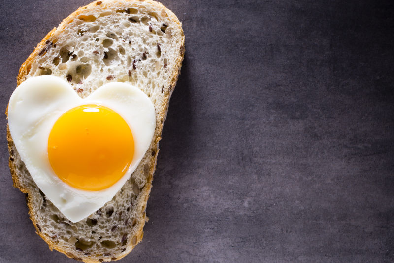 面包上的爱心煎蛋