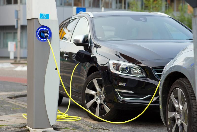 充电站电动汽车