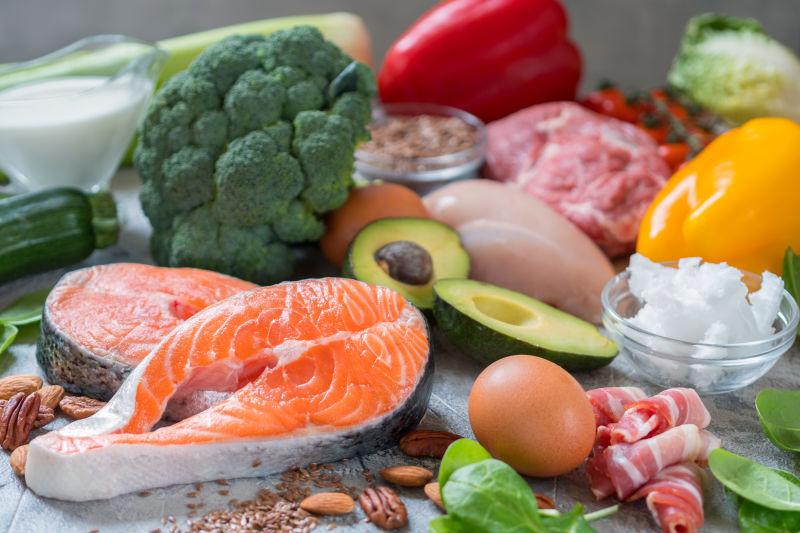 蔬菜肉类与牛奶