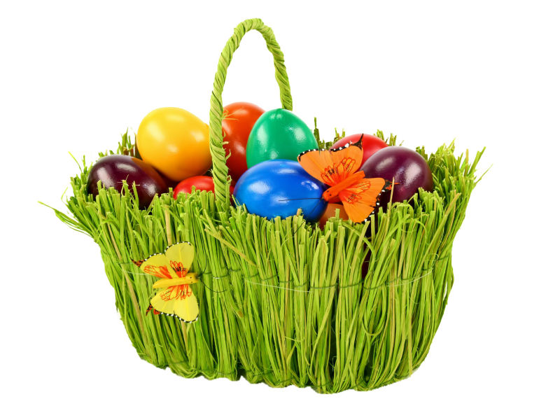 绿色草编篮子里复活节彩蛋