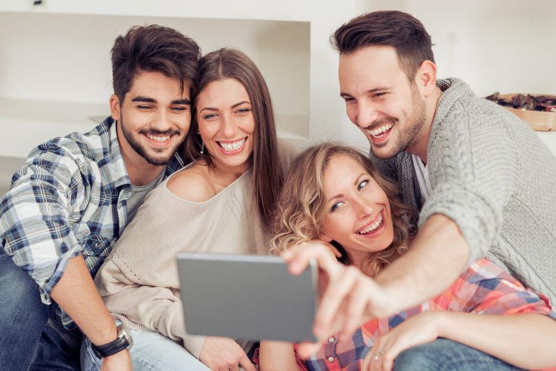 自拍的四个好朋友