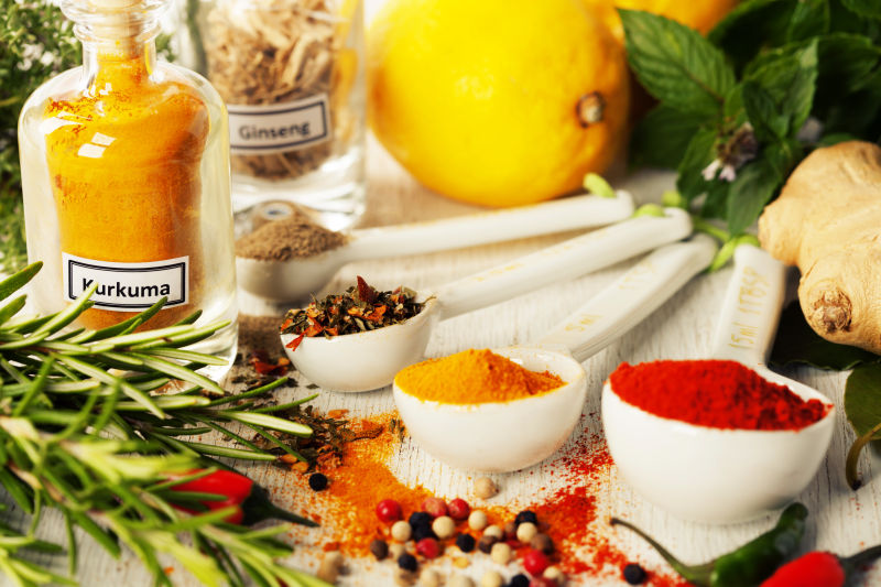 乡村背景中草药和香料的选择