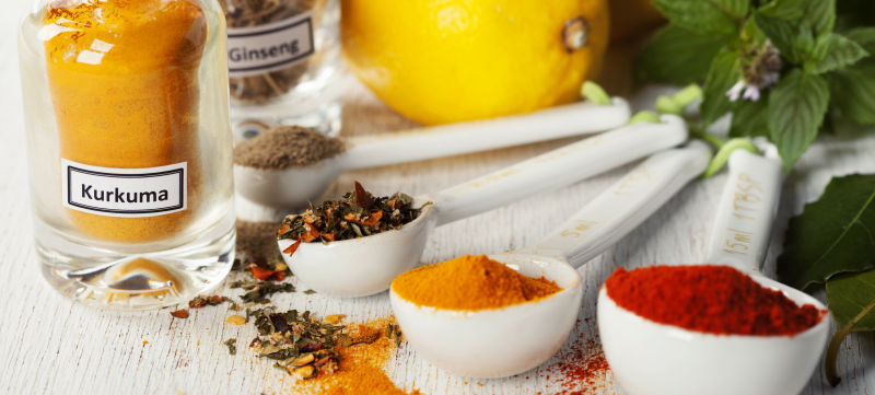 草本植物和香料背景