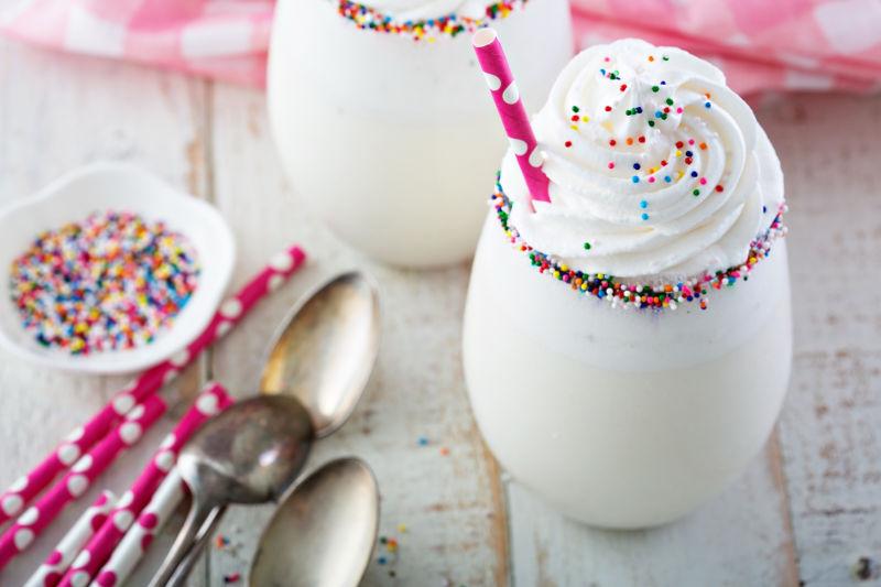 香草奶昔配奶油