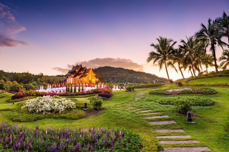泰国清迈皇家植物园中的寺庙建筑