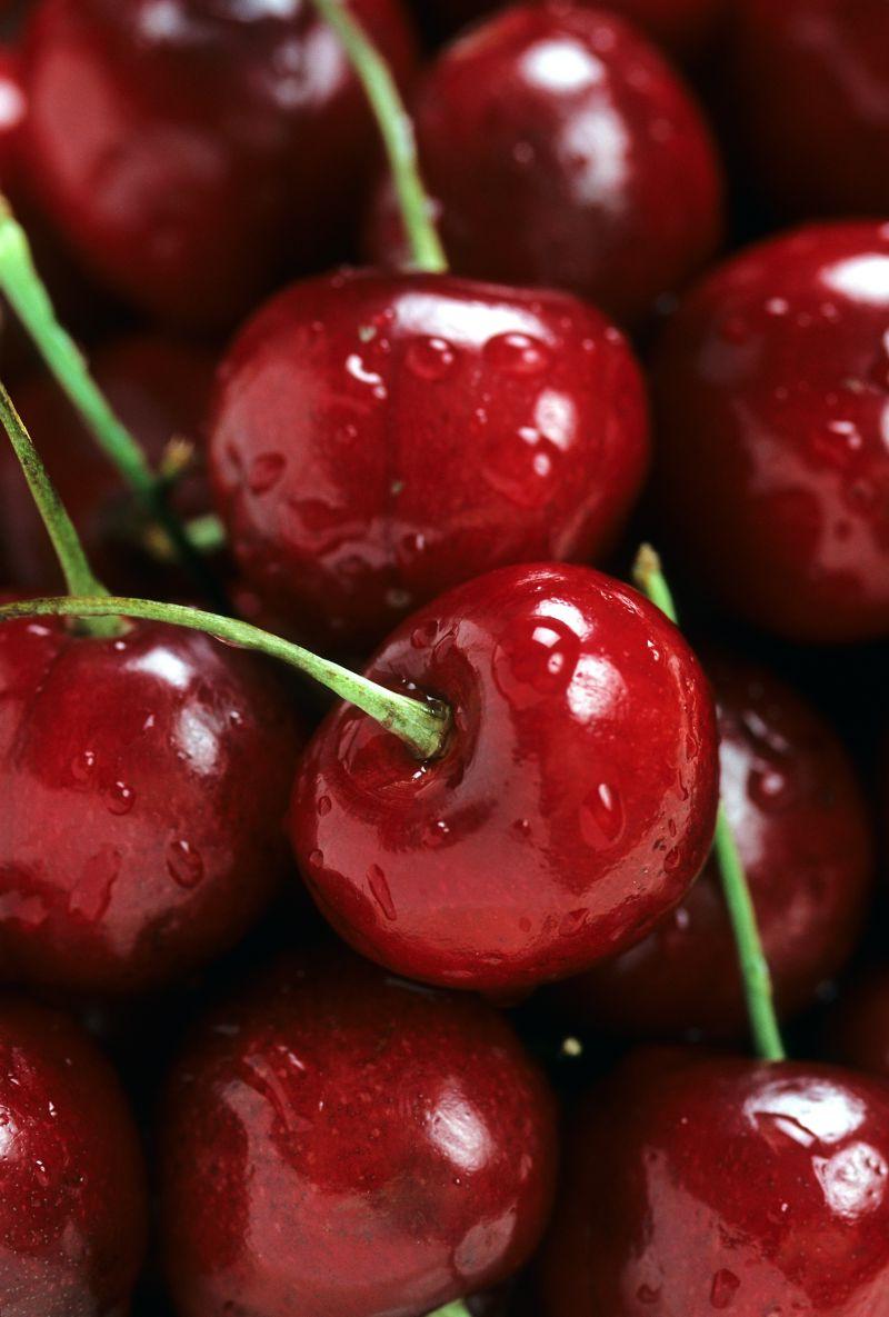 晶莹美丽的樱桃图片-白色背景下成熟的樱桃素材-高清图片-摄影照片-寻