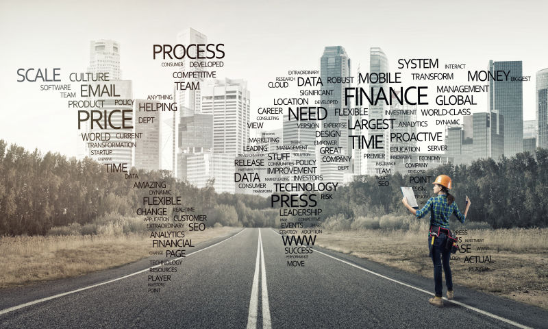 站在道路上的女工程师