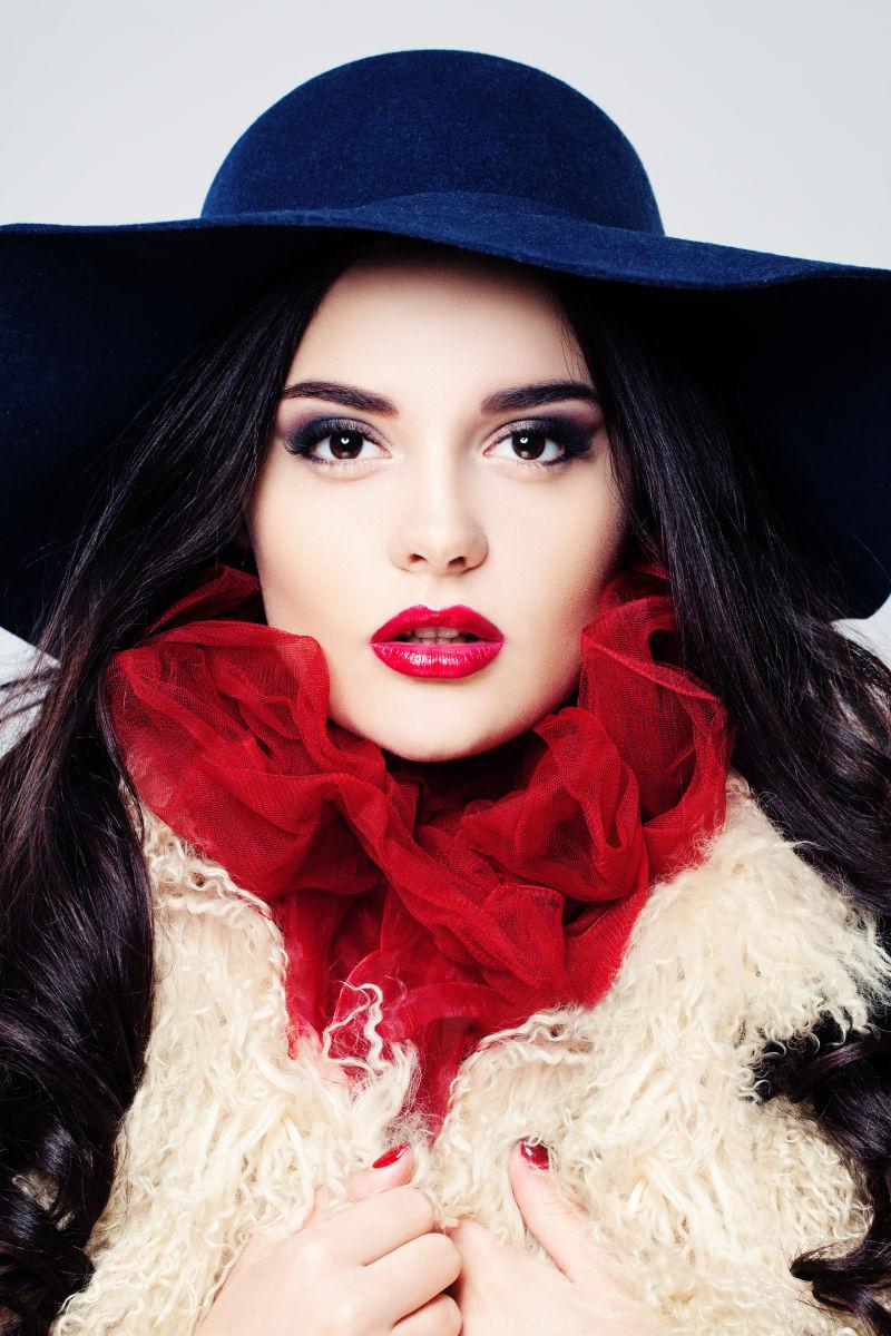 楚楚动人的时尚美女