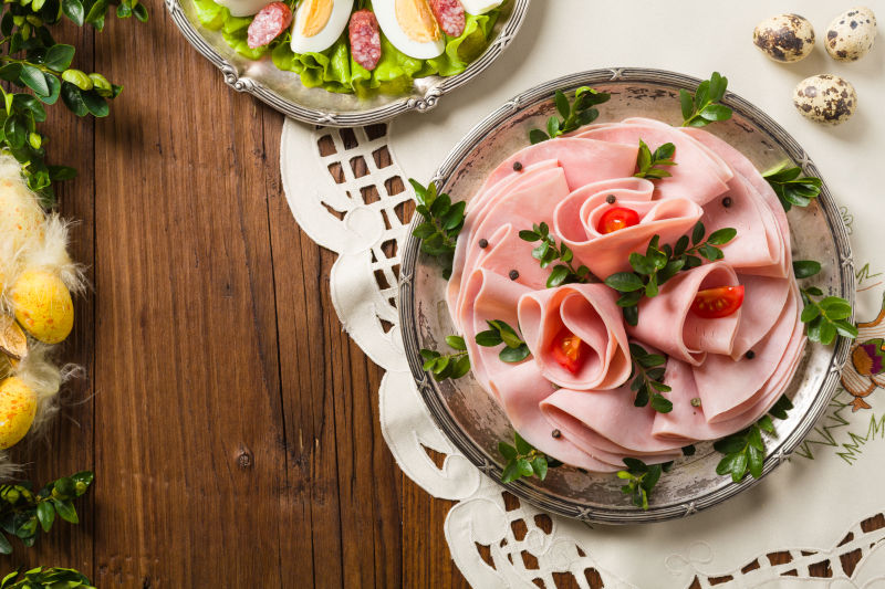 摆盘的切片火腿