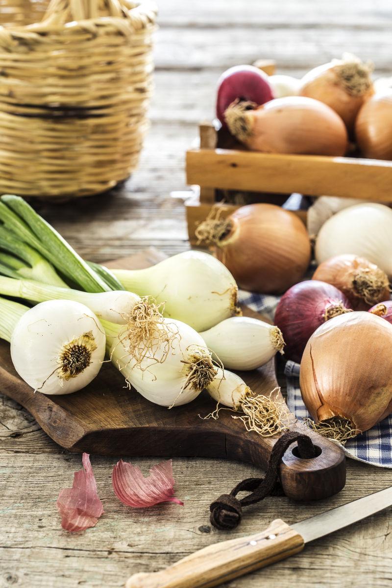 桌上生洋葱