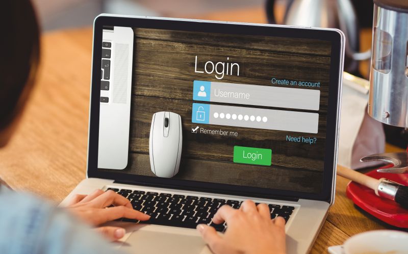 笔记本电脑屏幕显示网站登陆页面