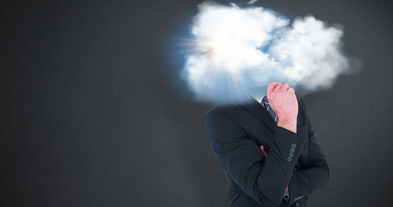 黑色背景下云朵遮面的商人