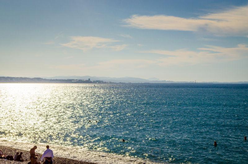 蓝色的大海和海滩