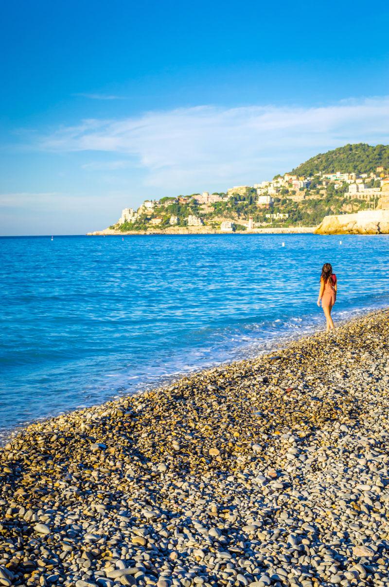 蓝色大海的海滩