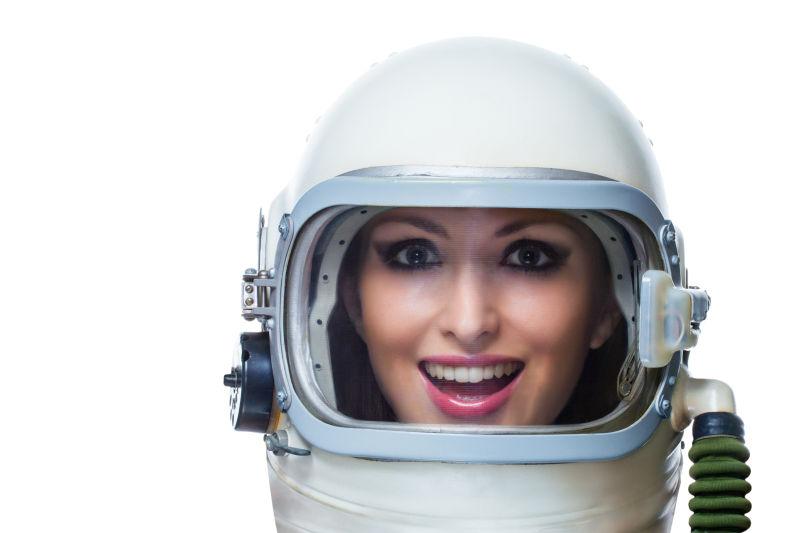 头戴宇航员头盔的美女