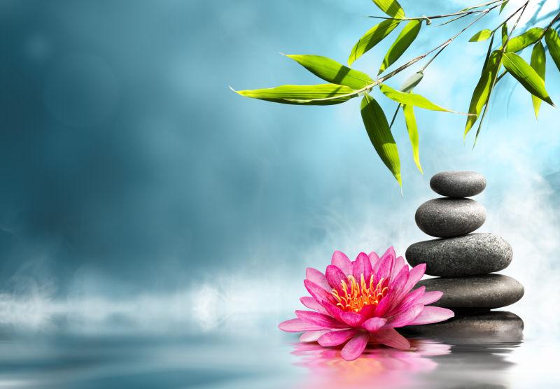 温泉石头竹子和花朵