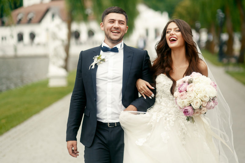 有说有笑的新娘