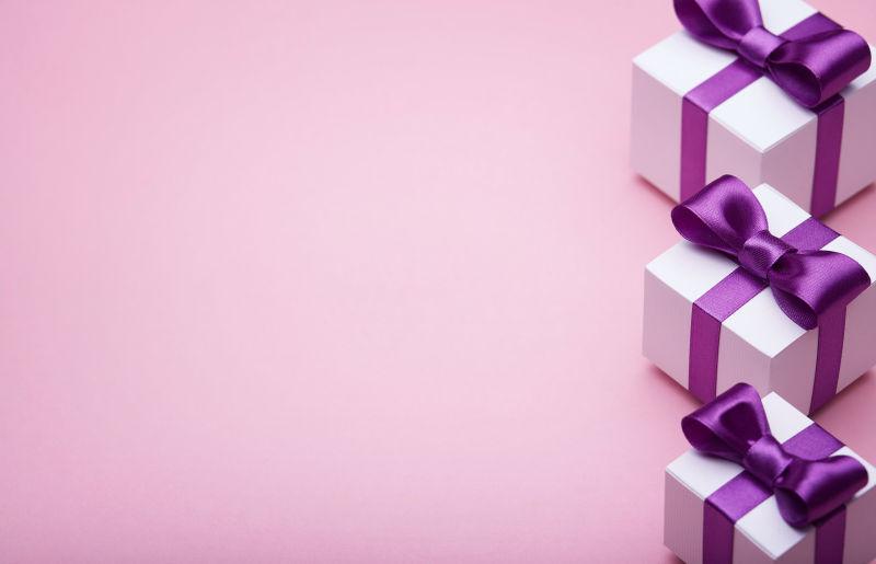 礼品在一个美丽的包裹中