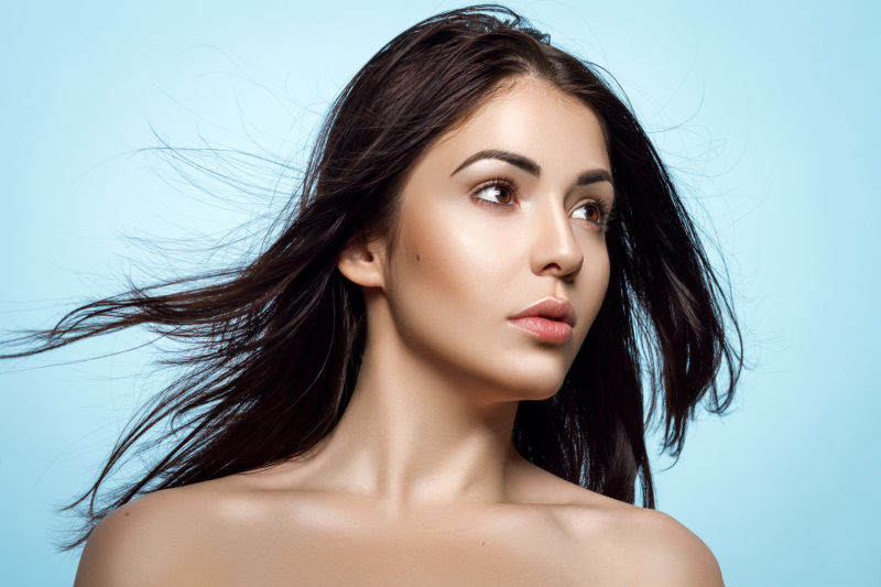 性感美女精致的五官