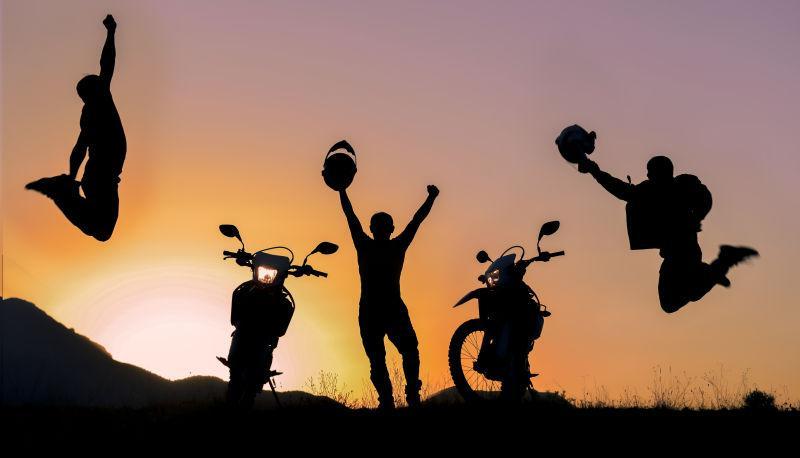 微型摩托车剪影