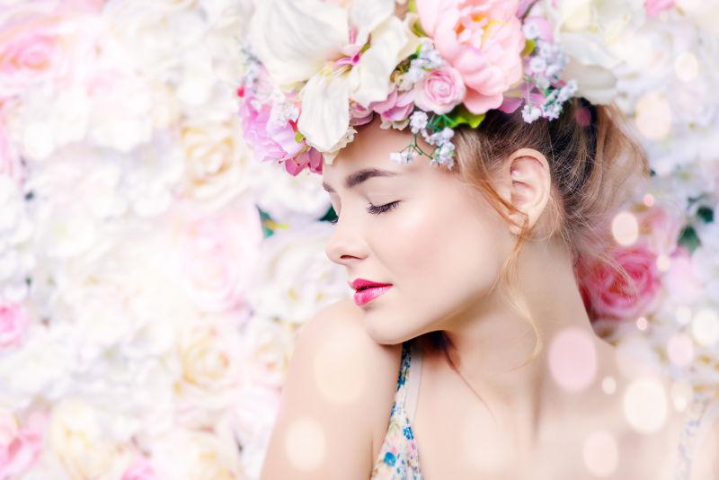 浪漫的年轻女子