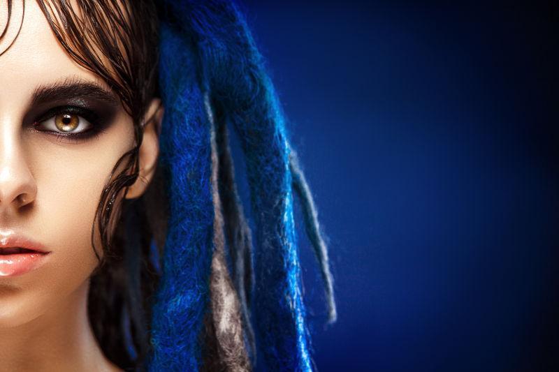 色彩鲜艳的模特