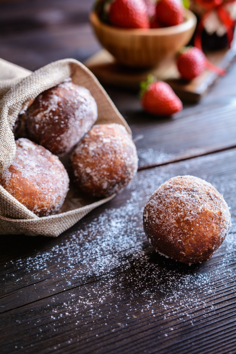 木质板上的甜点