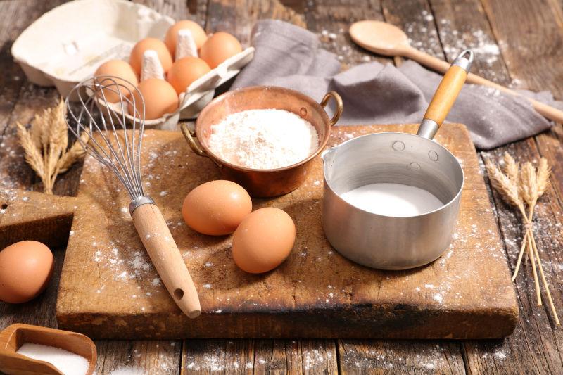 鸡蛋和面粉等焙烤配料
