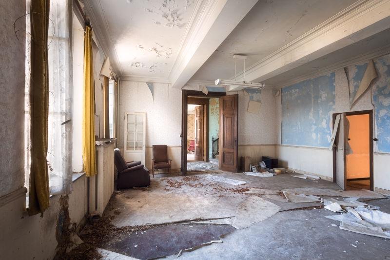 废弃的三人房间