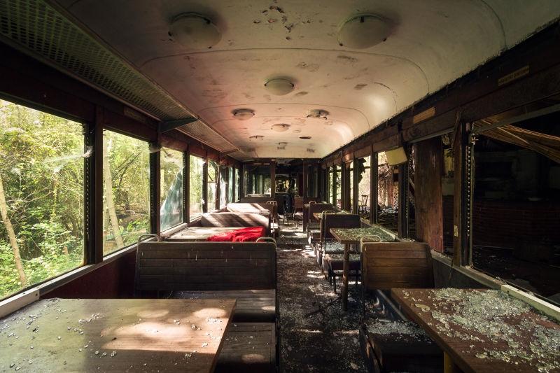 废弃火车舱餐厅