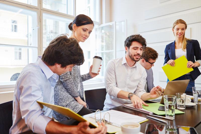 创业团队在企业中的战略规划会议