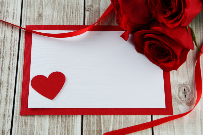 玫瑰装饰的贺卡