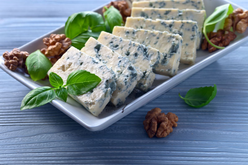 切成方形的奶酪