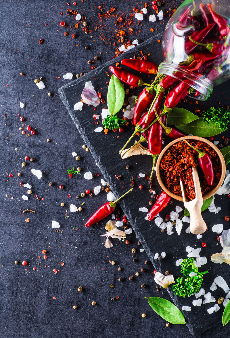 辣椒和粉末