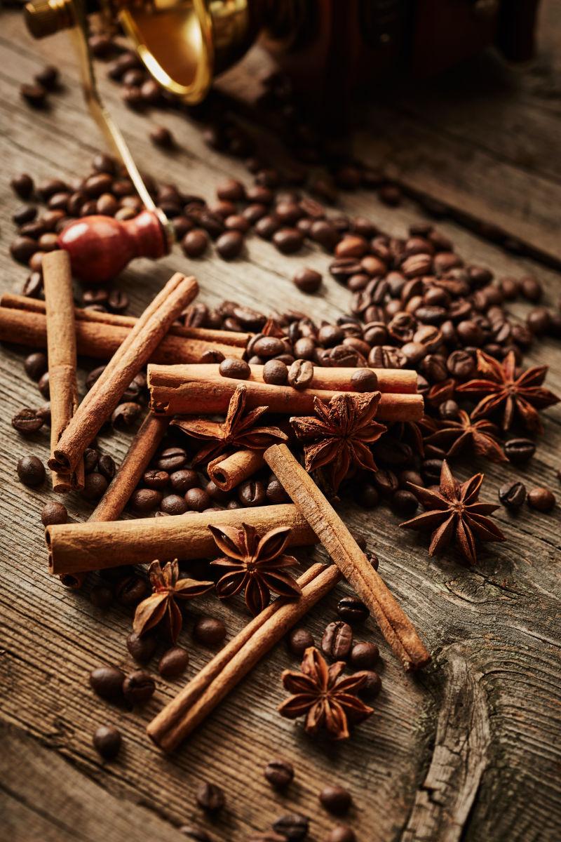 咖啡豆肉桂和八角